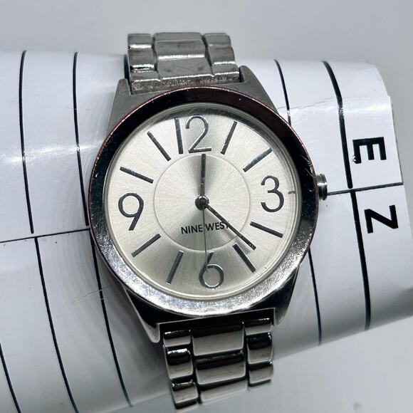 Nine West Silver Tone Minimalist Women’s Analog Watch Working New Battery - Picture 1 of 8